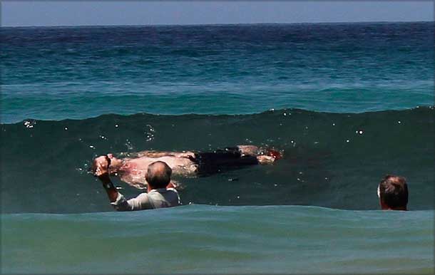 Bystanders help attacked Michael Cohen ashore, South Africa.